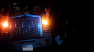 Aseguran arma de fuego, tractocamión y estupefacientes; 5 detenidos Aseguran arma de fuego, tractocamión y estupefacientes; 5 detenidos
