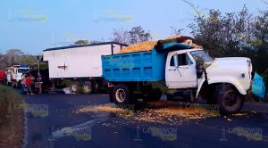 Chocan de frente dos camiones en la Tuxpan - Tampico Chocan de frente dos camiones en la Tuxpan - Tampico