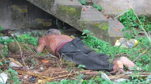 Indigente falleció en un lote baldío en Álamo Indigente falleció en un lote baldío en Álamo