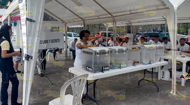 Jóvenes de Tuxpan, desconfían de partidos y gobernantes Jóvenes de Tuxpan, desconfían de partidos y gobernantes