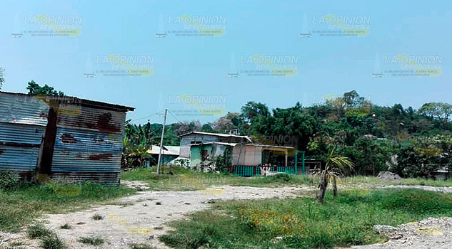 Liberan paquete de 57 escrituras para tres colonias de Tuxpan Liberan paquete de 57 escrituras para tres colonias de Tuxpan