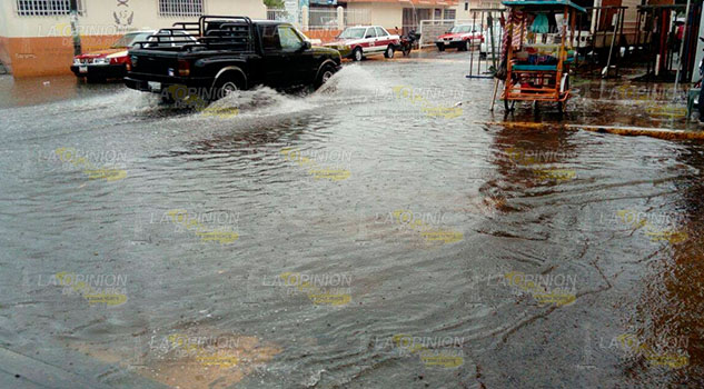 Piden a habitantes de Naranjos no tirar basura en las calles Piden a habitantes de Naranjos no tirar basura en las calles
