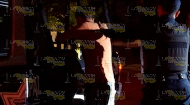 Se drogaba en plena vía pública de Huejutla Se drogaba en plena vía pública de Huejutla