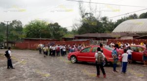 Sin clases niños de escuela en Las Lomas, Coyutla; nadie abrió el plantel Sin clases niños de escuela en Las Lomas, Coyutla; nadie abrió el plantel