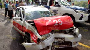 Taxi se impactó contra camión en el tramo Chicontepec - Ahuateno, cinco lesionados Taxi se impactó contra camión en el tramo Chicontepec - Ahuateno, cinco lesionados