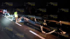 Torton termina en el monte en la Cardel - Tuxpan; conductor se durmió Torton termina en el monte en la Cardel - Tuxpan; conductor se durmió