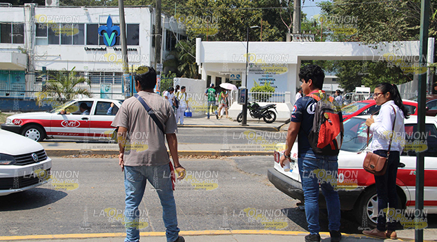 Universitarios con seguridad