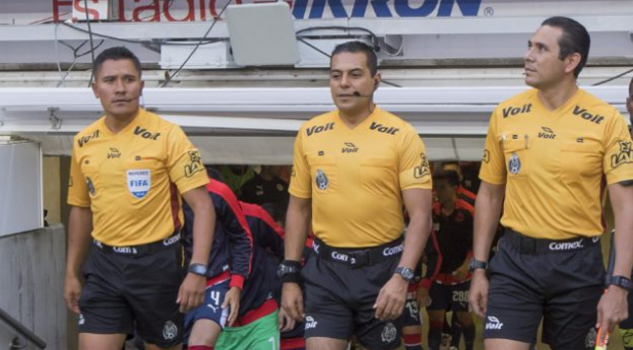 Árbitros de la Liga MX ganan más que la profesión mejor pagada de México
