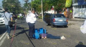 Al salvar a su hijo, mujer pierde la vida en Ávila Camacho