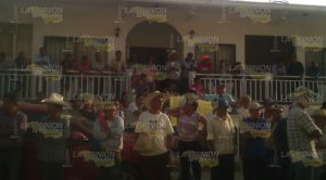 Toman oficinas de CFE en Chicontepec