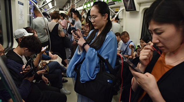 Jóvenes en China ponen de moda el “Hanfu’’, traje tradicional