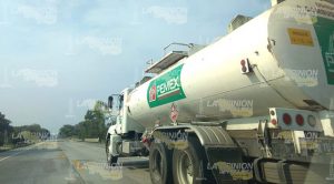 Aumenta distribución de combustible por autotanques desde Tuxpan