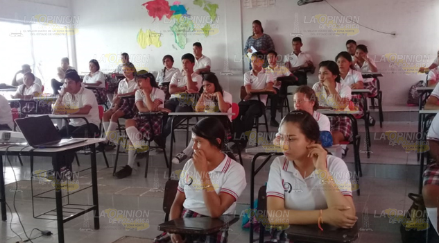 Previenen embarazos juveniles