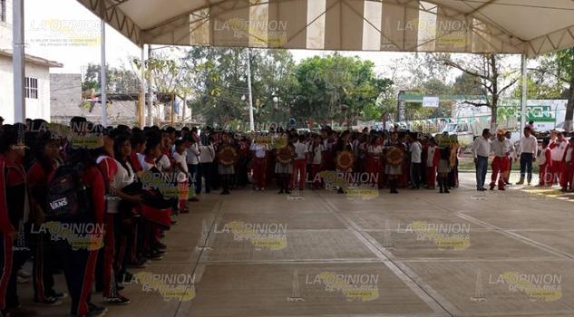 Padres de familia piden el regreso a maestros