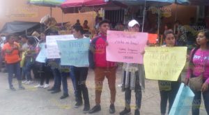 Protestan jóvenes estudiantes