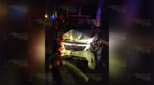 Marino estrella auto en fachada de restaurante