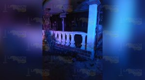 Marino estrella auto en fachada de restaurante