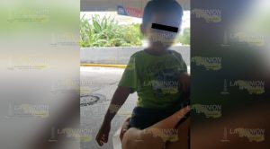 Dejan a menor en un coche en el estacionamiento de Chedrahui
