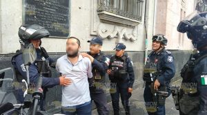 Detienen a sujeto agresivo en Parque Juárez de Xalapa