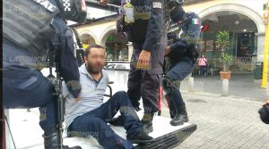 Detienen a sujeto agresivo en Parque Juárez de Xalapa