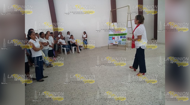 Orientan a la población sobre riesgos del VIH