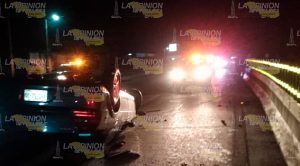 Automóvil termina destrozado en la autopista Tuxpan-Poza Rica