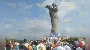 Voladores de Papantla danzan al ritmo de la flauta y el tambor milenario