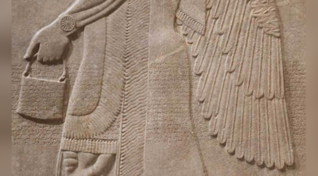 ¿Qué Es el Bolso Misterioso Visto en Tallas Antiguas en Diferentes Culturas y Países?