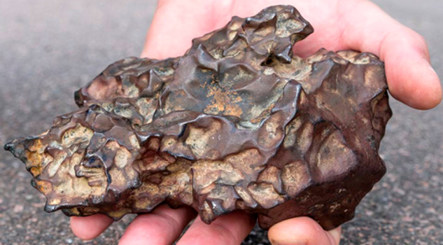 El Meteorito Encontrado en Siberia Contiene Cristal Naturalmente Imposible