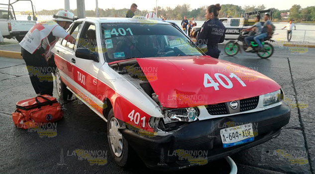 3 heridos en fuerte choque entre taxi y particular en Tuxpan
