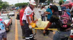 Camioneta choca contra taxi en Poza Rica; tres lesionadas