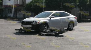Camioneta destroza Altima en la 27 de Septiembre de Poza Rica Camioneta destroza Altima en la 27 de Septiembre de Poza Rica
