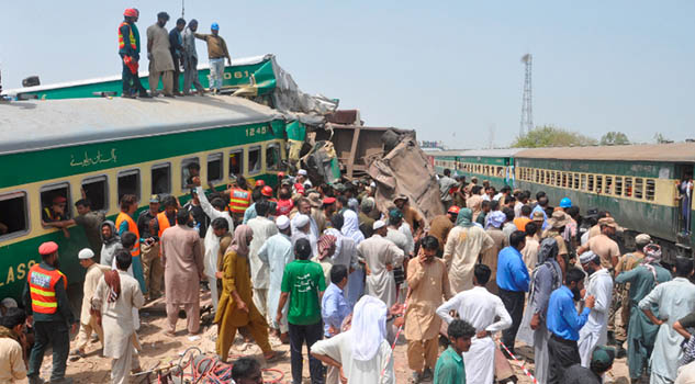 Choque de trenes deja 14 muertos y 79 heridos en Pakistán Choque de trenes deja 14 muertos y 79 heridos en Pakistán