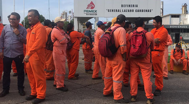 Contratistas bloquean refinería Minatitlán por adeudos de 200 mdp