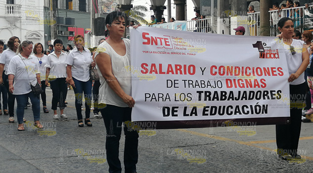 Dan ultimátum para pagos al magisterio en Tuxpan Dan ultimátum para pagos al magisterio en Tuxpan