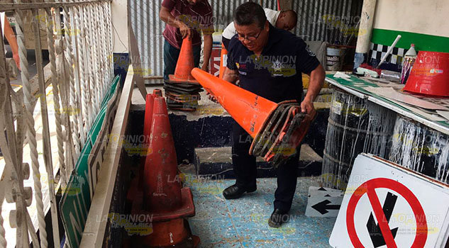 Dotan de señalética a Tránsito del Estado en Papantla