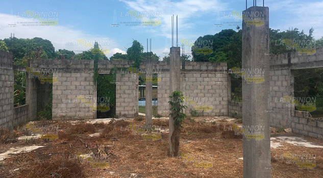 En abandono construcción de albergue en comunidad de Tuxpan