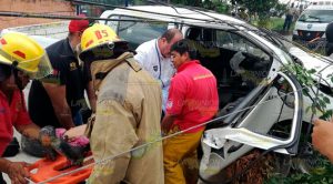 Estrella camioneta en poste de CFE en Tuxpan Estrella camioneta en poste de CFE en Tuxpan