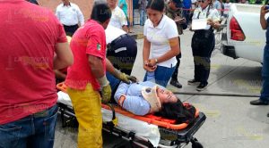 Estrella camioneta en poste de CFE en Tuxpan Estrella camioneta en poste de CFE en Tuxpan