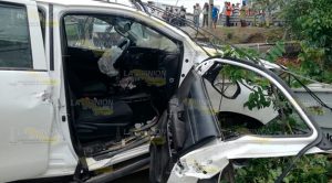Estrella camioneta en poste de CFE en Tuxpan Estrella camioneta en poste de CFE en Tuxpan