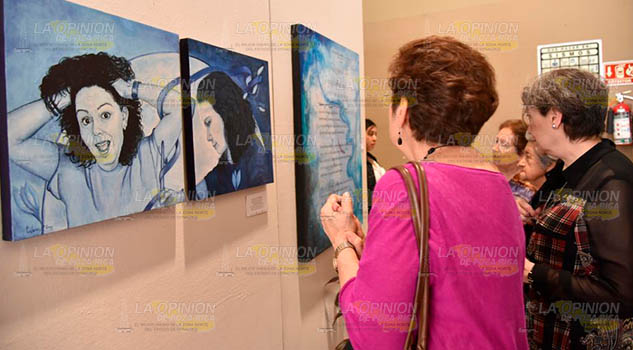 Exhiben en Xalapa “Herencias y Limerencias al azul” en pasillos del Palacio Legislativo