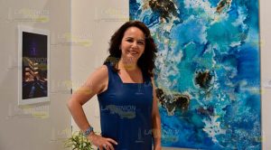 Exhiben en Xalapa “Herencias y Limerencias al azul” en pasillos del Palacio Legislativo
