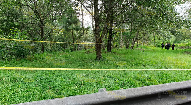 Hallan tres cadáveres a un costado de la autopista México - Tuxpan