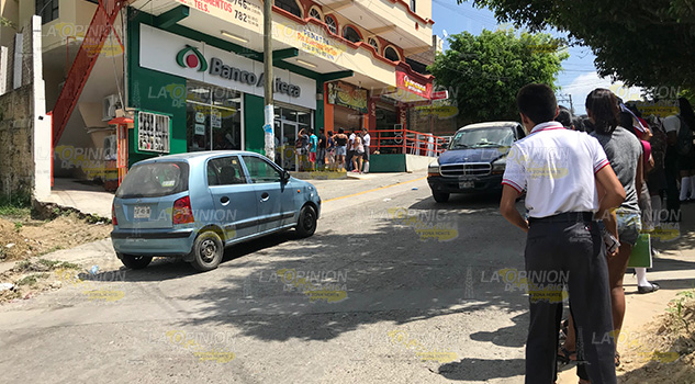 Insuficiente el servicio bancario en Tihuatlán Insuficiente el servicio bancario en Tihuatlán