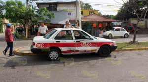 Jovencito estampó su cuatrimoto contra taxi en la colonia Tepeyac Jovencito estampó su cuatrimoto contra taxi en la colonia Tepeyac