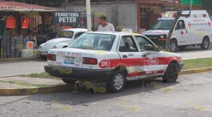 Jovencito estampó su cuatrimoto contra taxi en la colonia Tepeyac Jovencito estampó su cuatrimoto contra taxi en la colonia Tepeyac