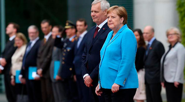 Merkel es vista temblando en público por tercera vez en menos de un mes