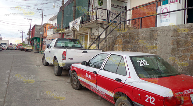 Mujer denuncia a taxista por desaparición de su hija en Chicontepec