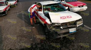 Pasajera lesionada en choque de taxis frente al IMSS #24