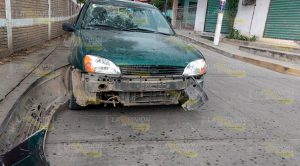 Percance entre camioneta y automóvil deja daños materiales en Tantoyuca